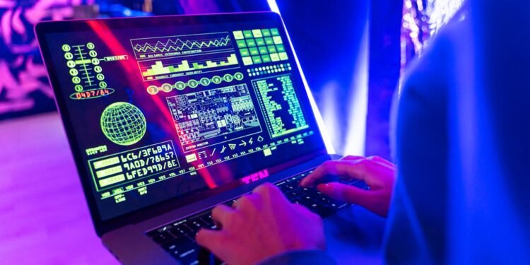 Geriausi VPN, apsaugantys nuo interneto tiekėjo sekimo